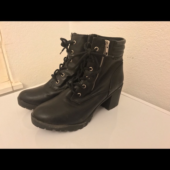 Black heels - Picture 3 of 5